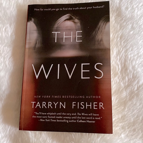 EUC Paperback book “The Wives” by Tarryn Fisher 🌸 BUY 2/$9 - Picture 1 of 6